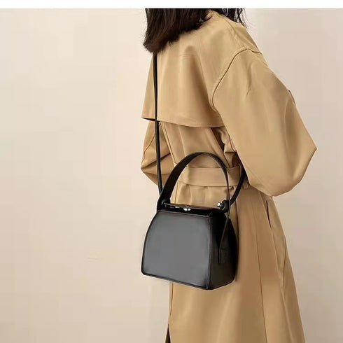 シンプルスクエアバッグ